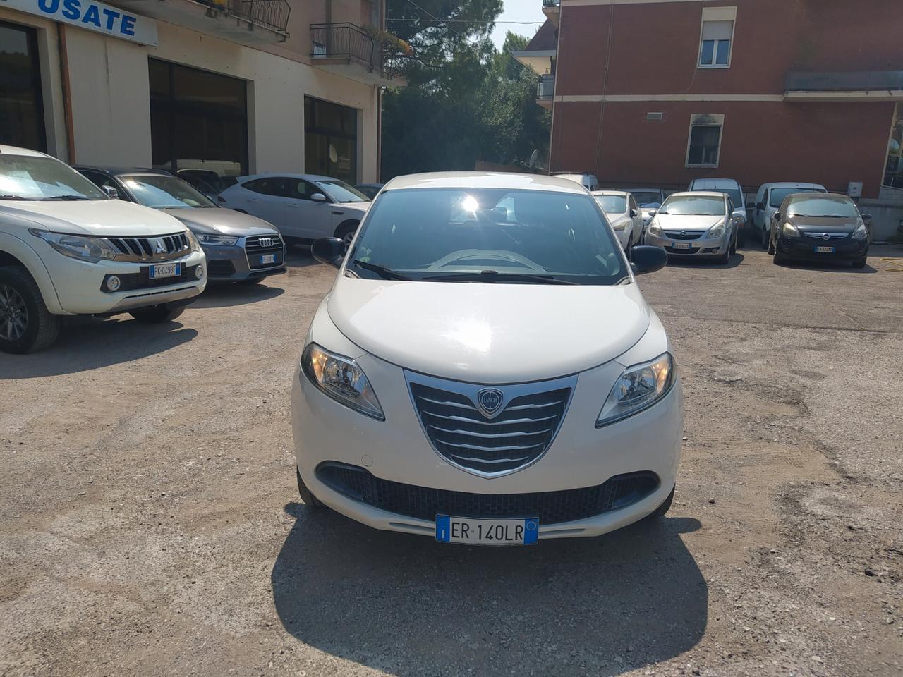 Lancia Ypsilon 0.9 TwinAir 85 CV 5 porte Metano Ecochic Silver Neopatentati