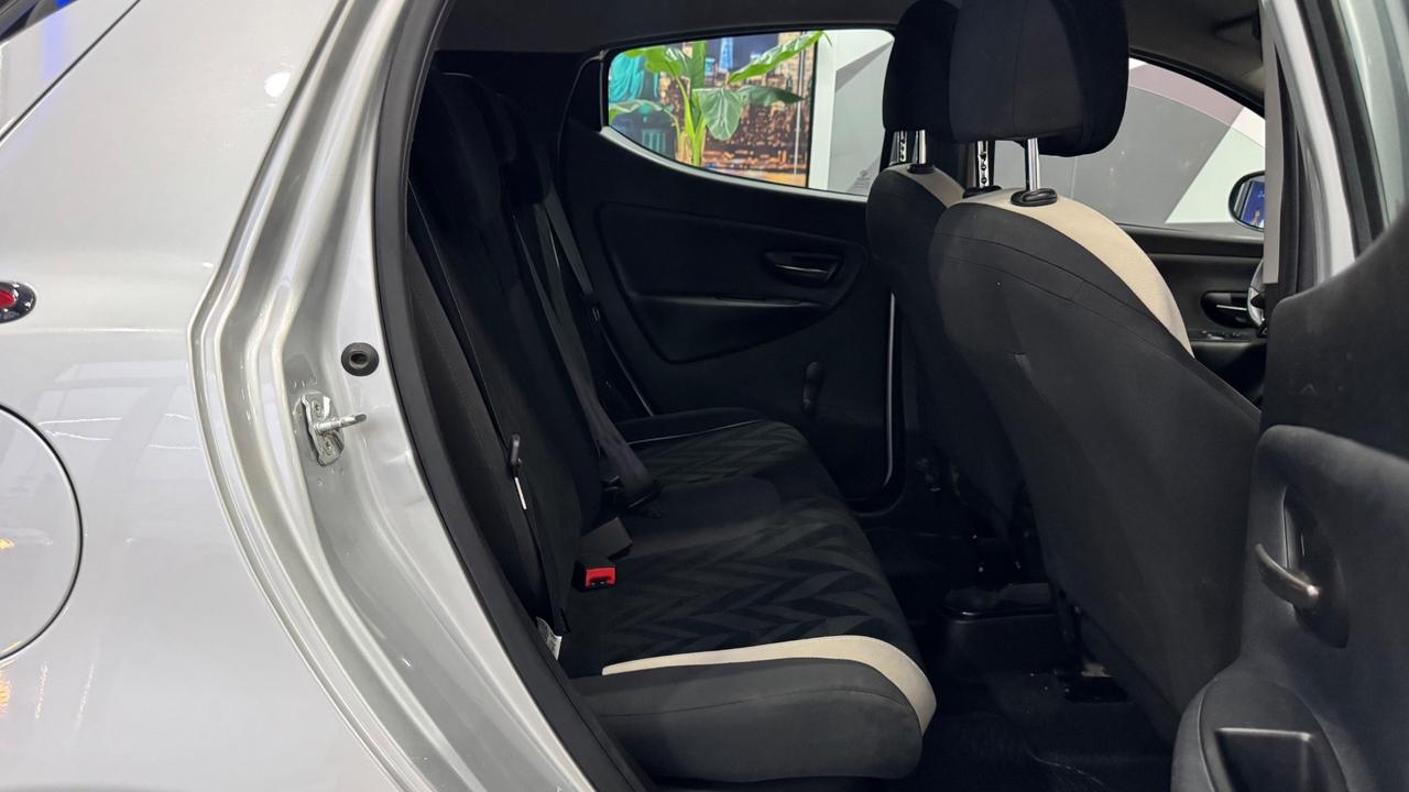 Lancia Ypsilon 1.3 MJT 16V 95 CV 5 porte S&S Silver