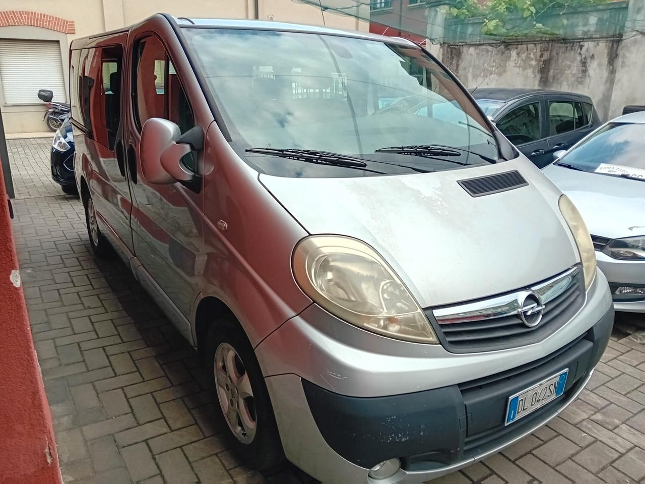 Opel Vivaro 8 POSTI