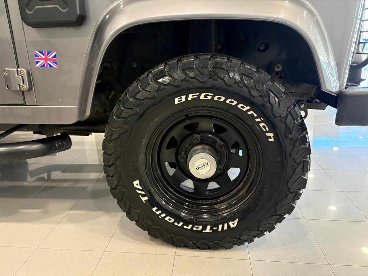 Land Rover Defender VI 2007 90 Defender 90 2.4 td E