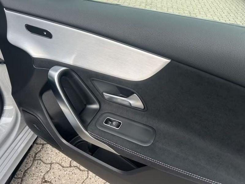 Mercedes-Benz Classe A A 180 d AMG Line Advanced Plus Night Pack 19" Camera 360°