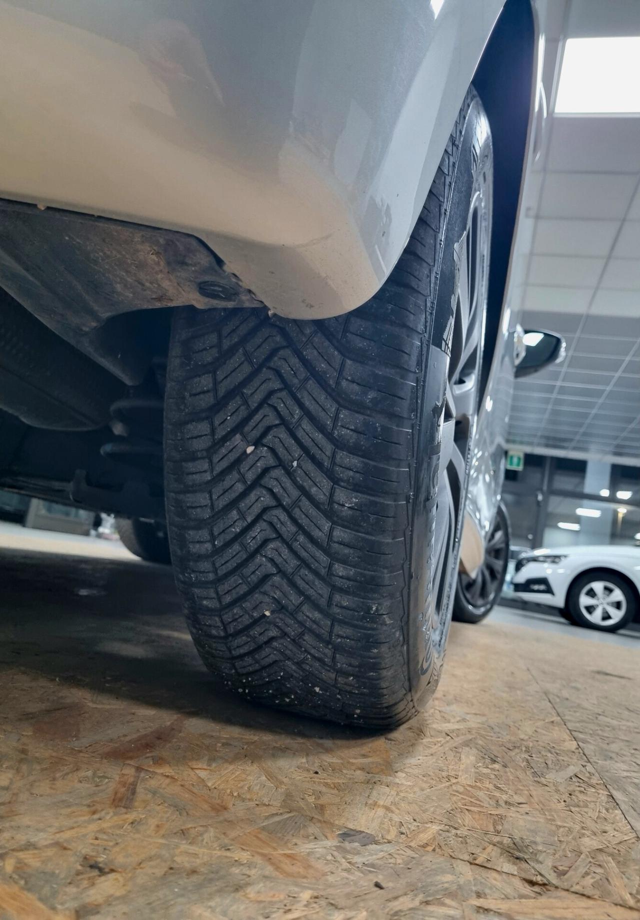 PEUGEOT 208 1.2 BENZINA 82CV 5p. ALLURE