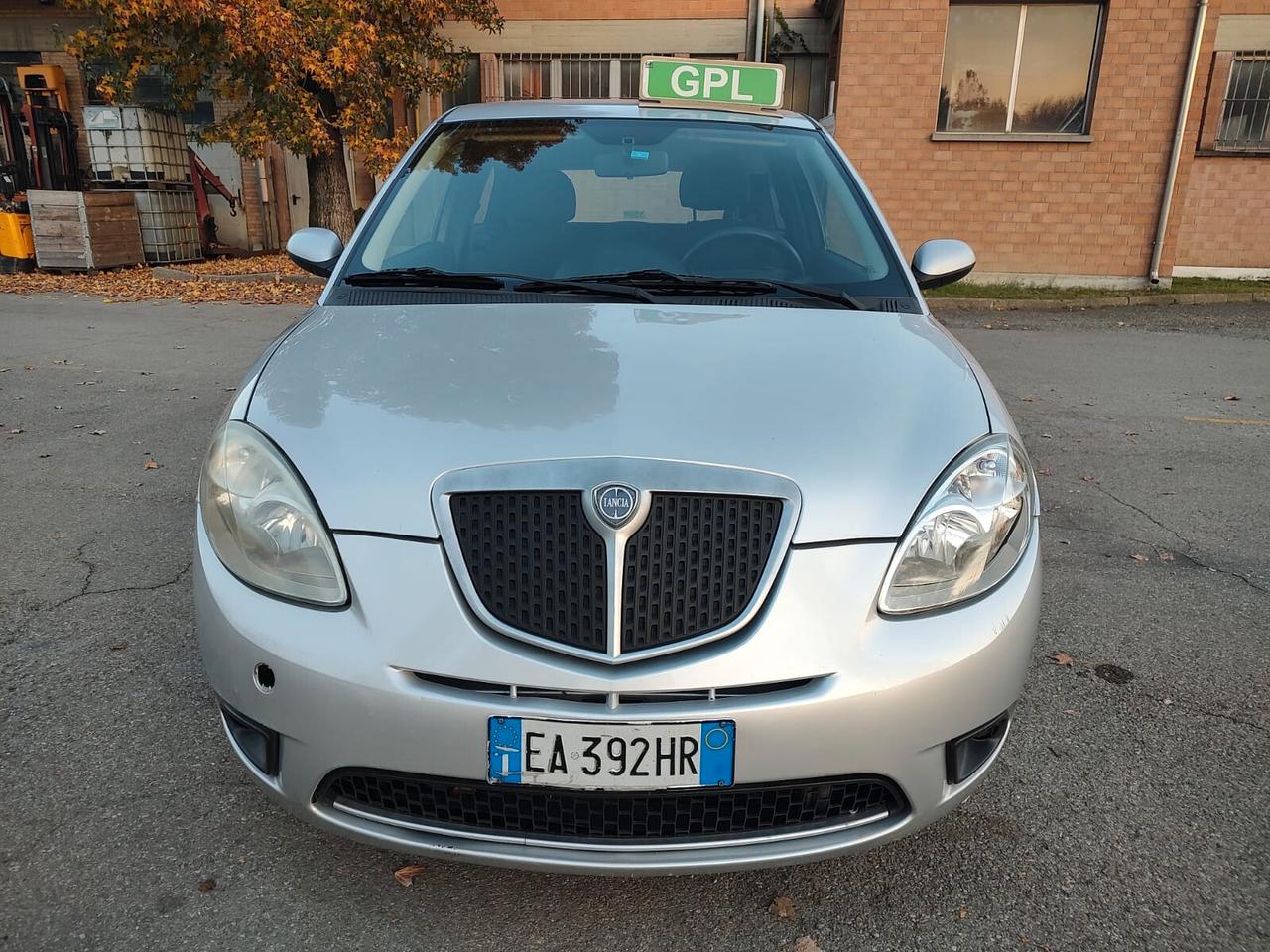 Lancia Ypsilon 1.4 Argento Ecochic GPL CON SCADENZA NEL 2028, OK NEOPATENTATI