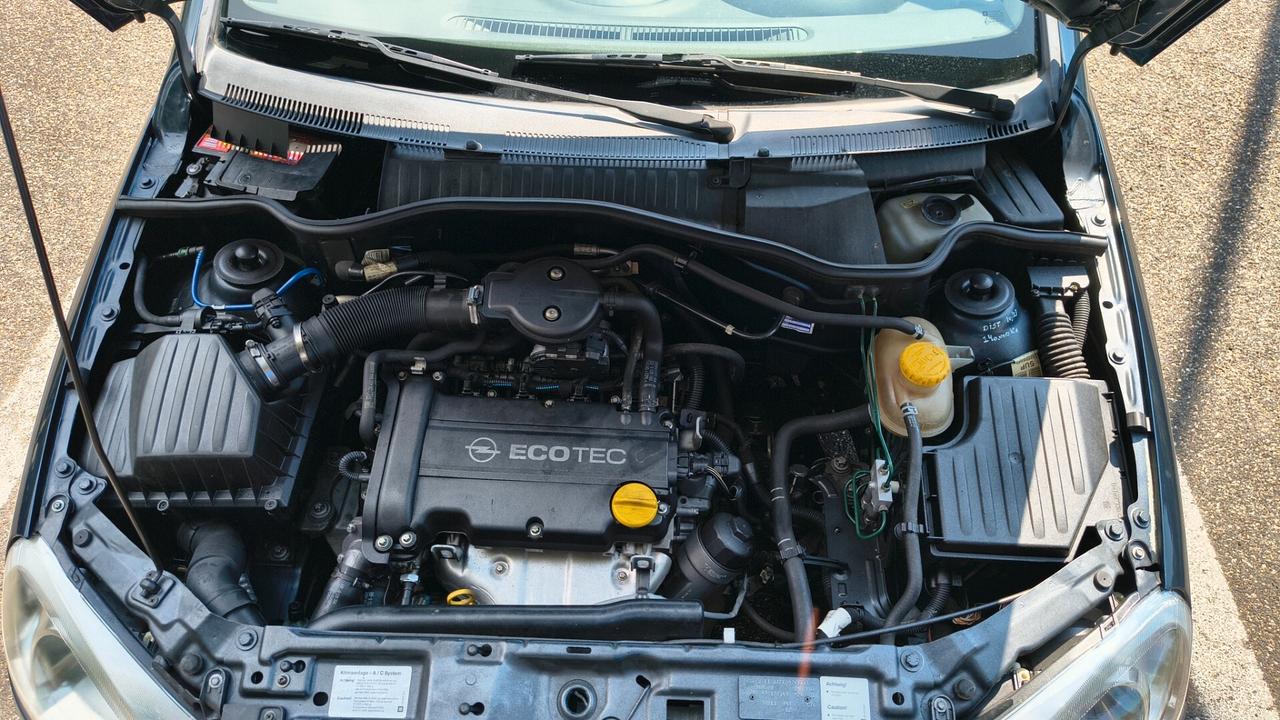 Opel Corsa 1.2i 16V cat 3 porte Comfort