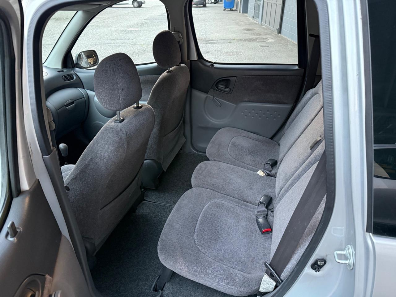 Toyota Yaris 1.3i 16V cat 5 porte Luna