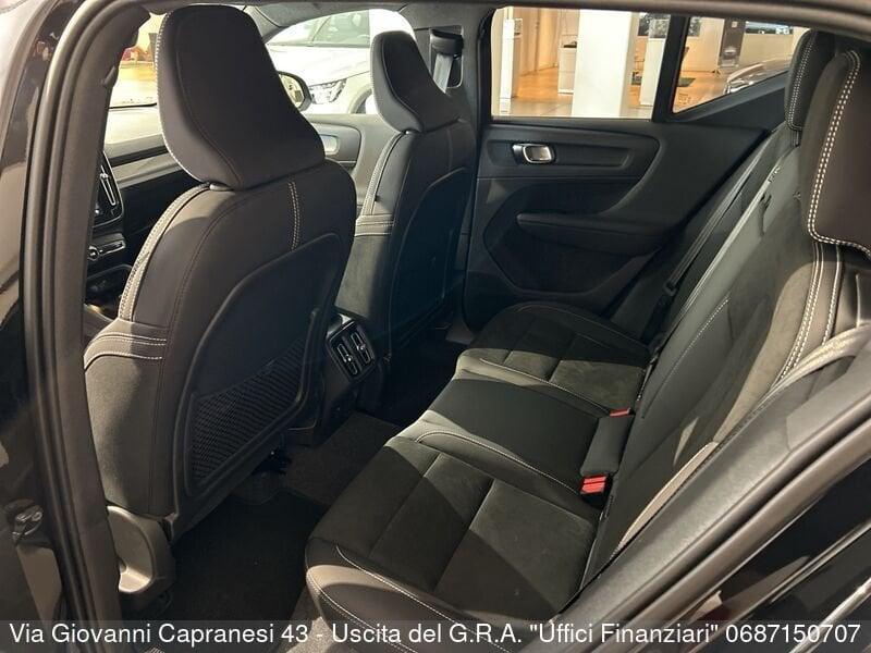 Volvo XC40 B3 automatico Ultra Black Edition