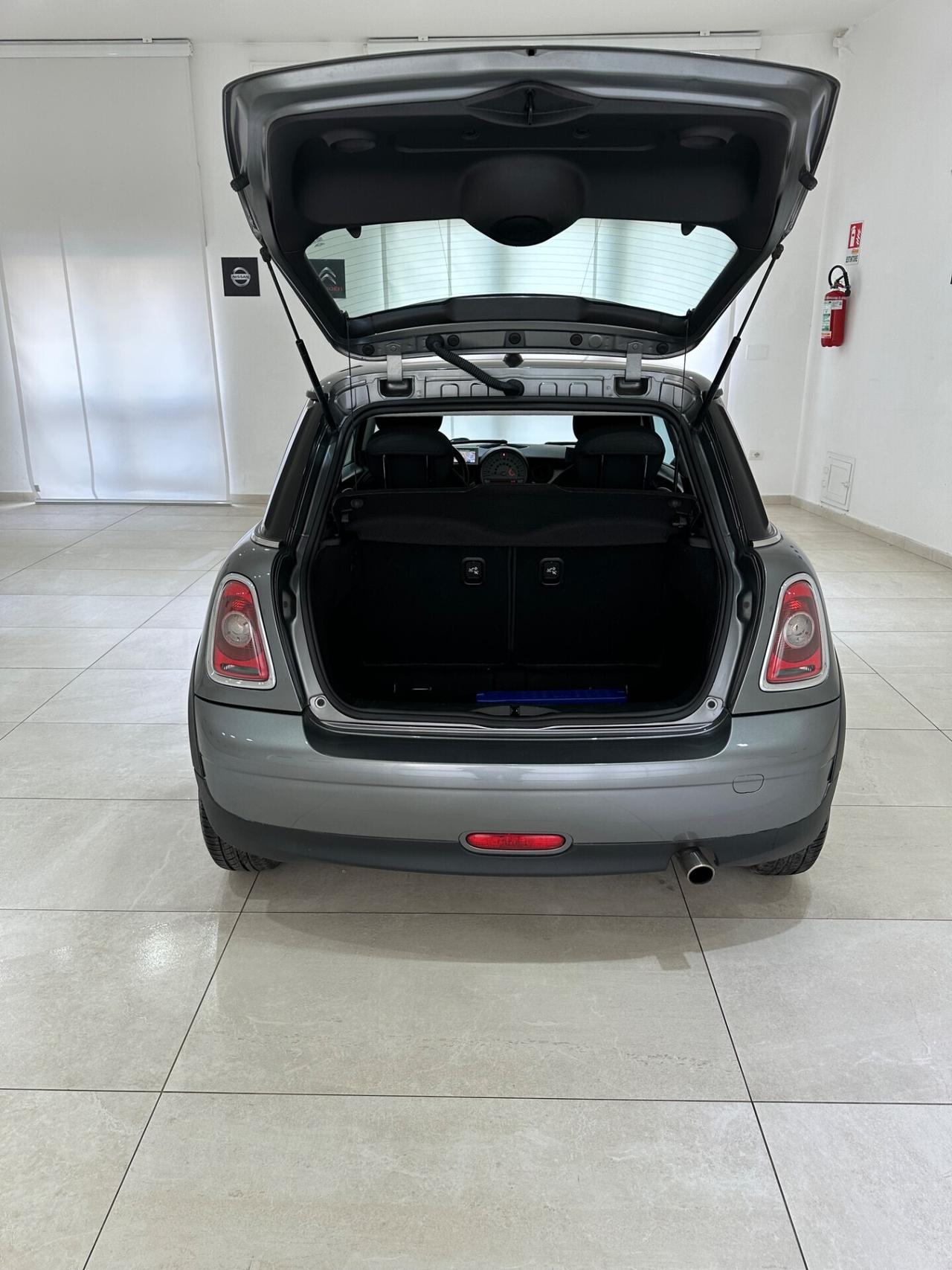 MINI GUIDABILE DA NEOPATENTATI UNICOPROPRIETARIO