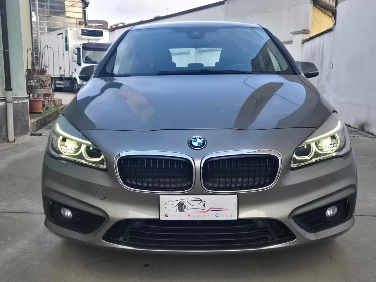 BMW 220i Active Tourer Advantage