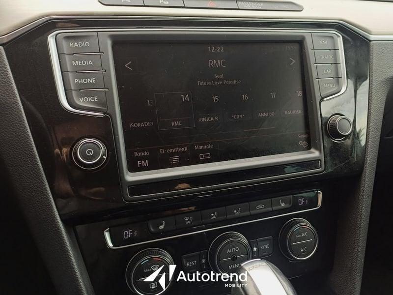 Volkswagen Passat Variant 2.0 TDI 190 CV Automatica DSG Highline R-Line Pack BMT