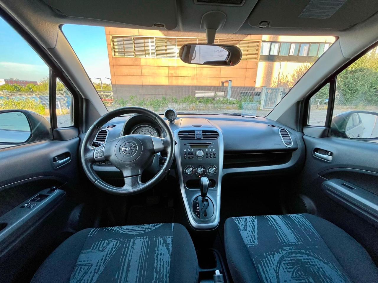 Opel Agila 1.2benz 2011 141.000km cambio automatico perfetta