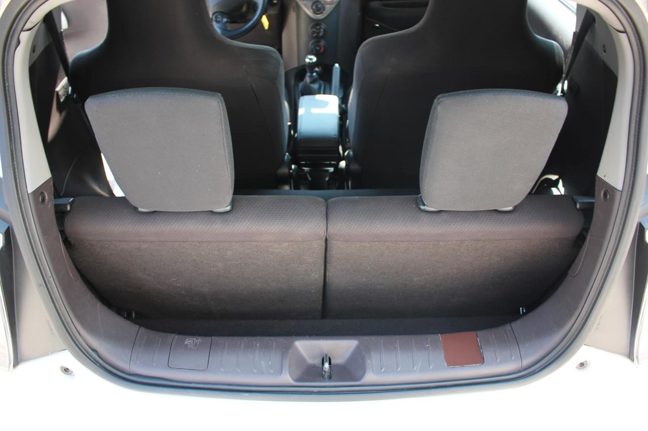Toyota iQ *PREZZO REALE* 1.4 DIESEL 90 CV KM REALI CERTIFICATI GARANZIA 12 MESI NEOPAT OK TAGLIANDAT