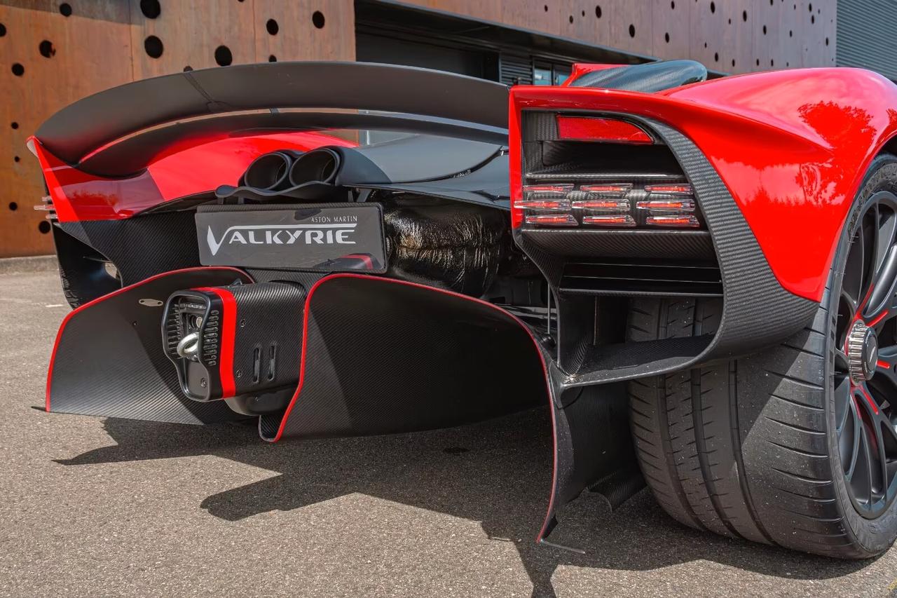 Aston Martin Valkyrie SPIDER *Q-COMMISSION*PIANO DA COLLEZIONE*