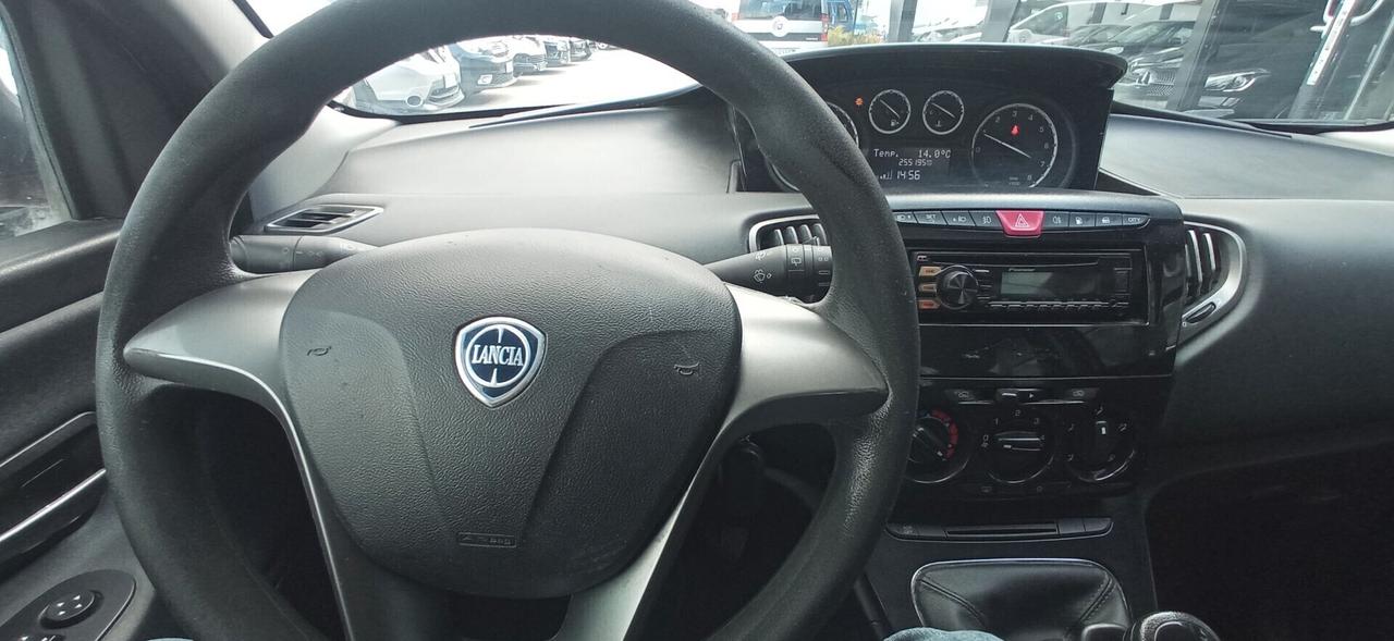 Lancia Ypsilon 2015 ENTRA!