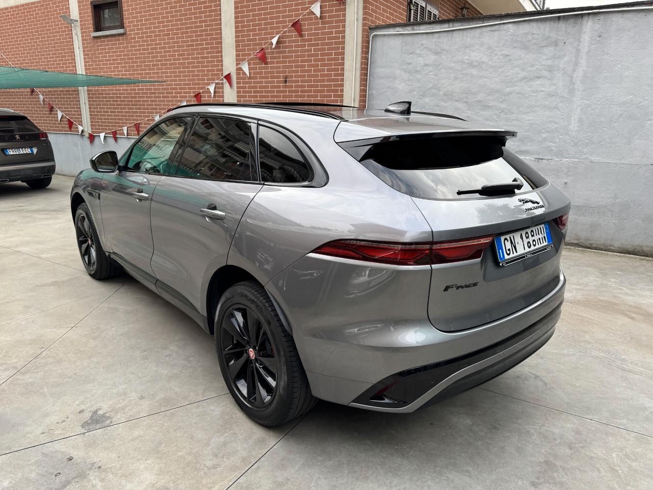 Jaguar F-Pace 2.0 D 204 CV AWD aut. R-Dynamic Black