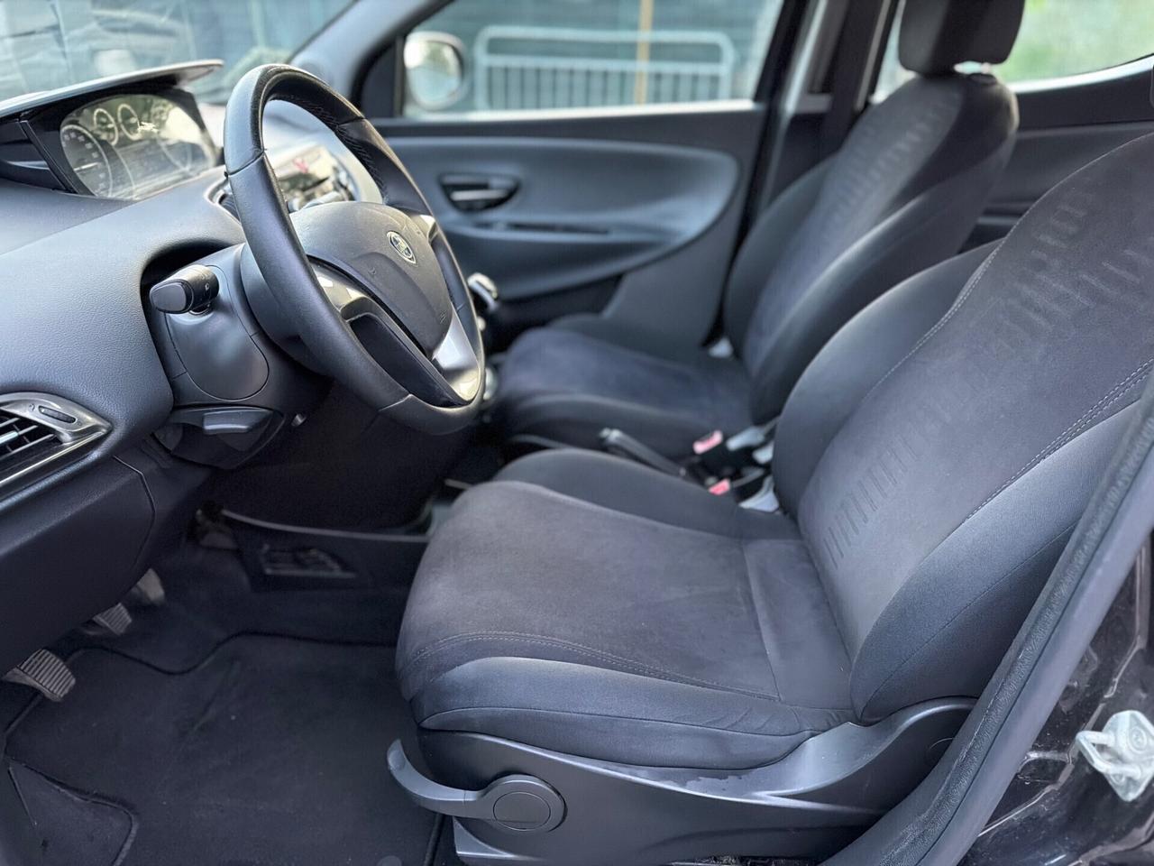 Lancia Ypsilon 1.2 69 CV 5 porte Silver