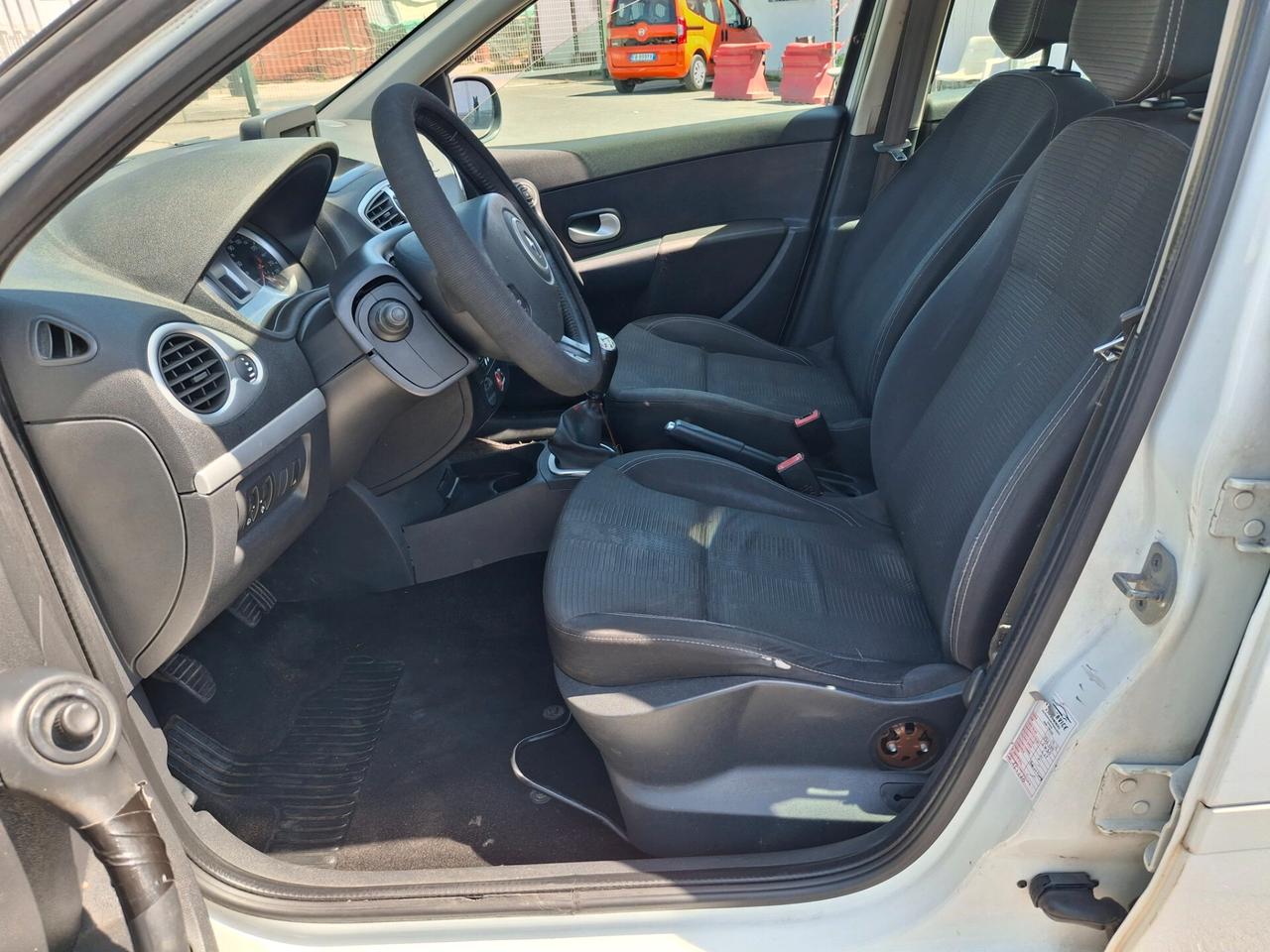 Renault Clio 1.2 16V.-5 Porte-NAVIGATORE-