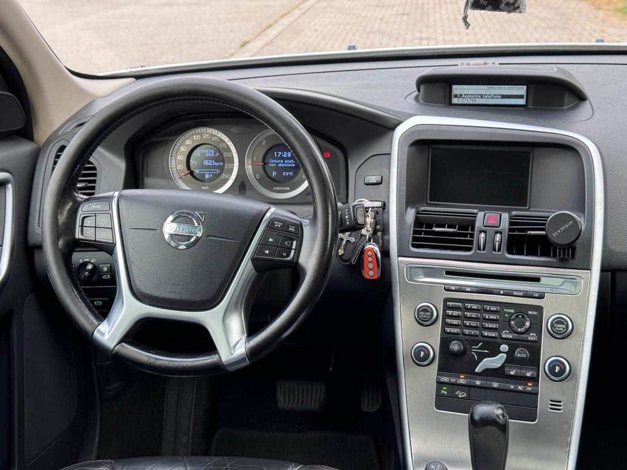 Volvo XC 60 XC60 D5 AWD Geartronic Summum