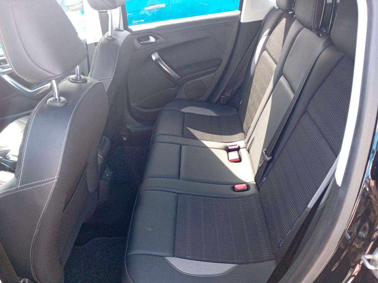 Peugeot 2008 BlueHDi 100 Allure