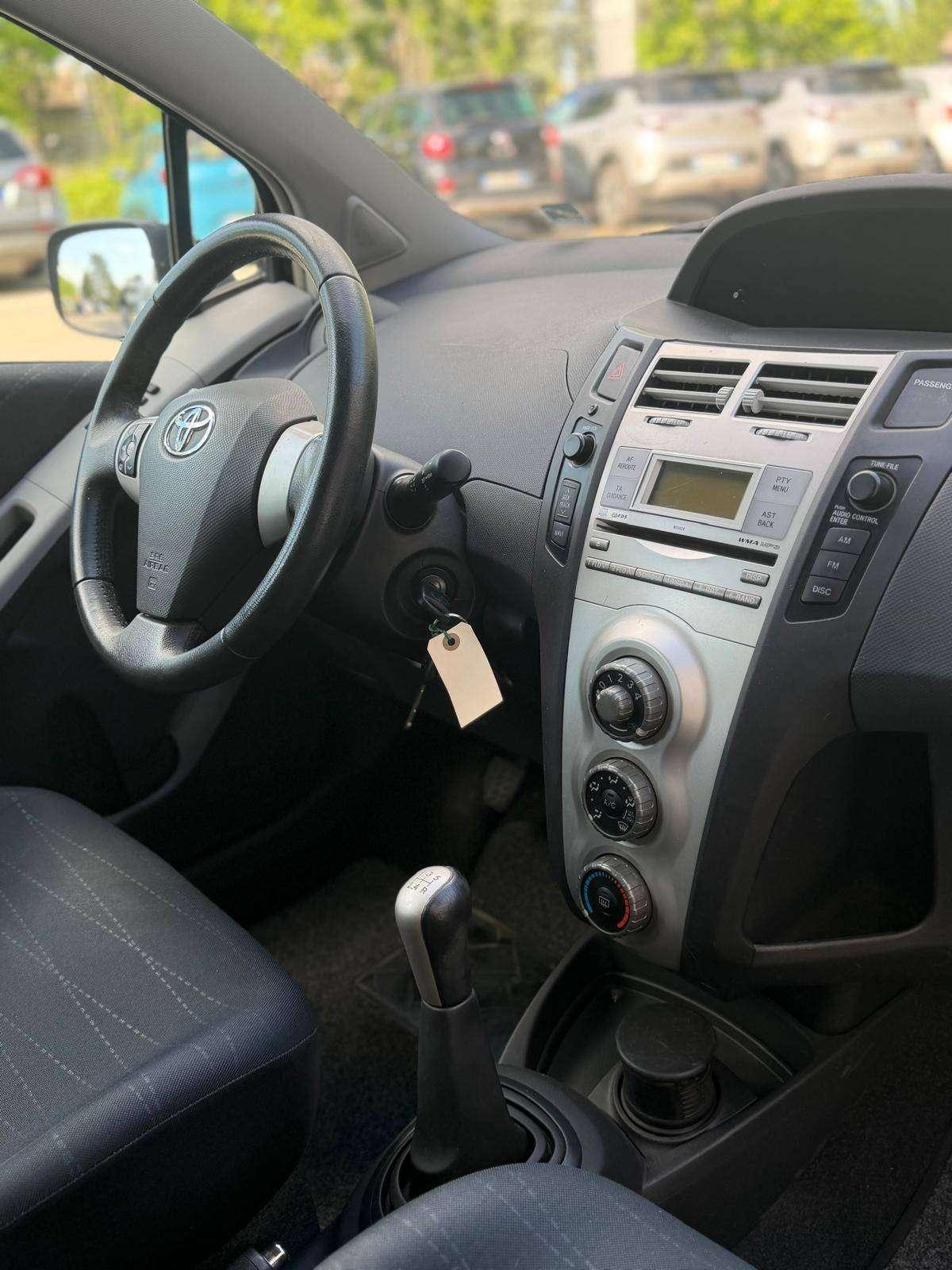 Toyota Yaris BENZINA