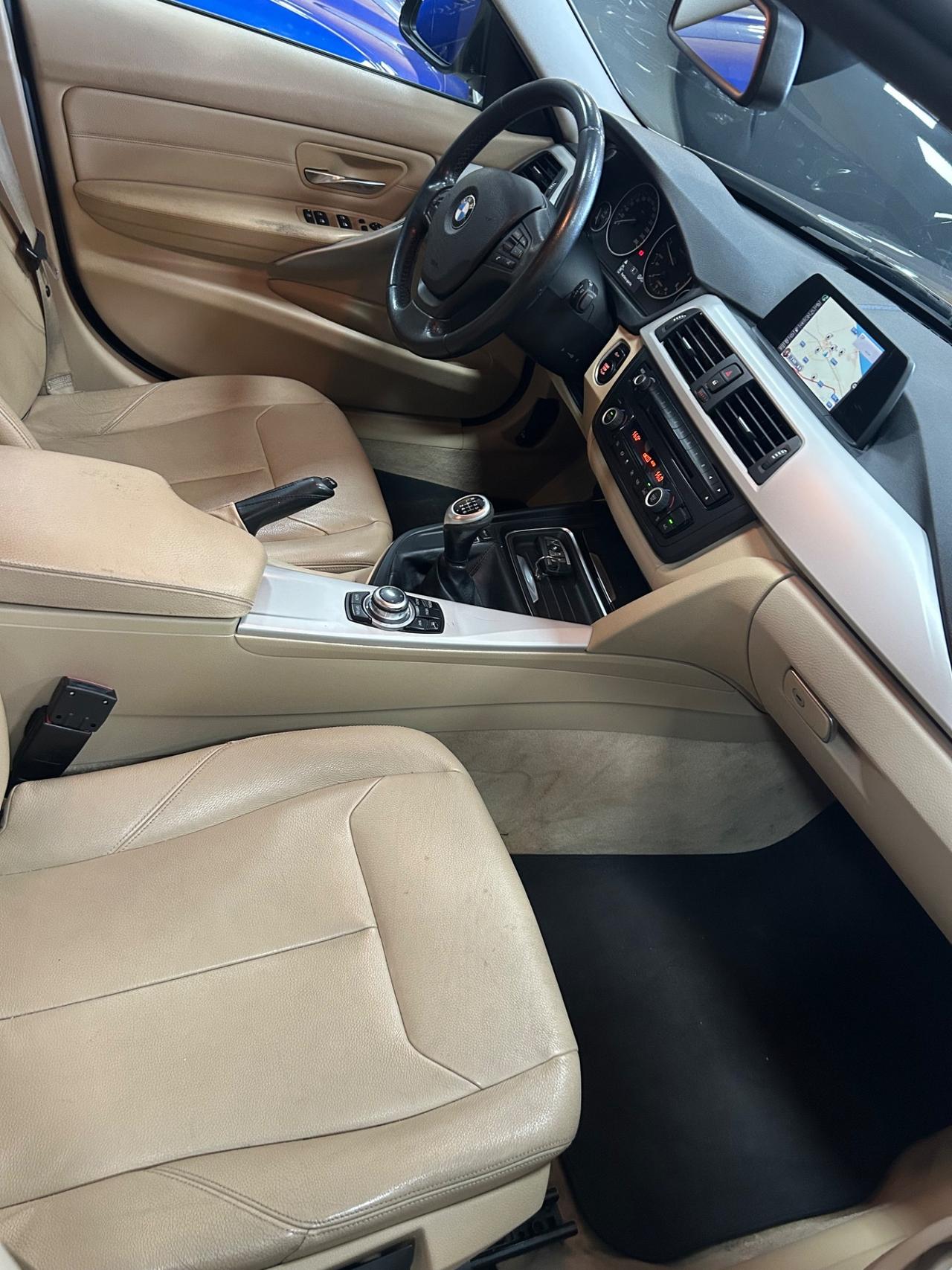 BMW 318d Touring 143 cv “PELLE/NAVI/SENSORI”-2015