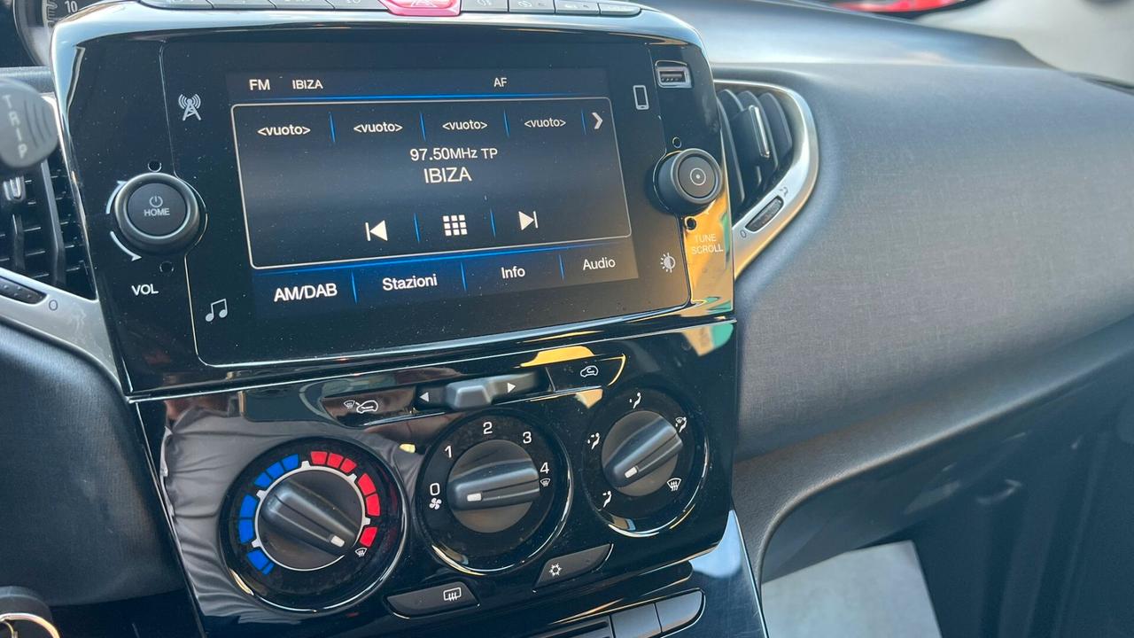 Lancia Ypsilon 1.0 FireFly 5 porte S&S Hybrid Gold