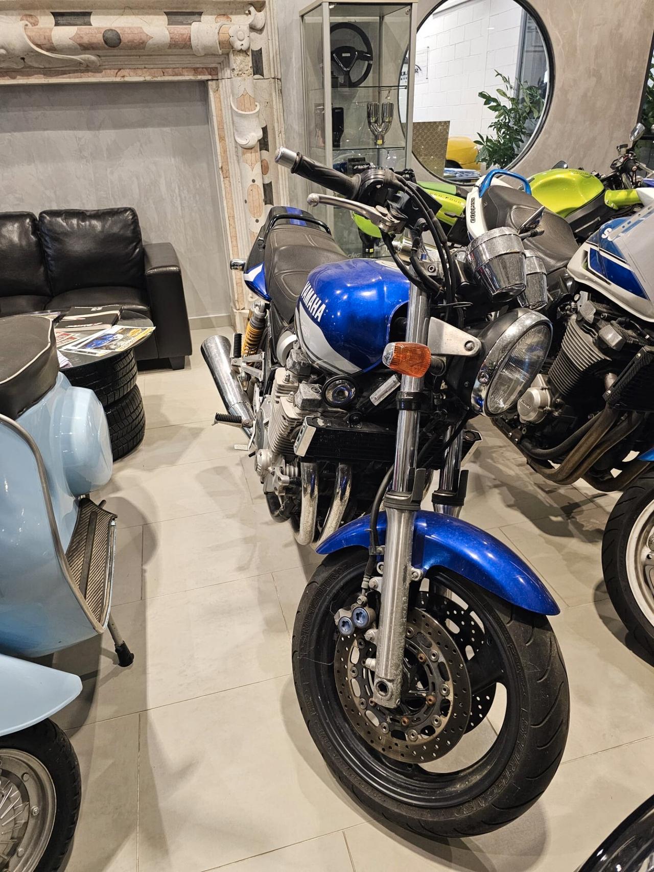 Yamaha XJR 1300