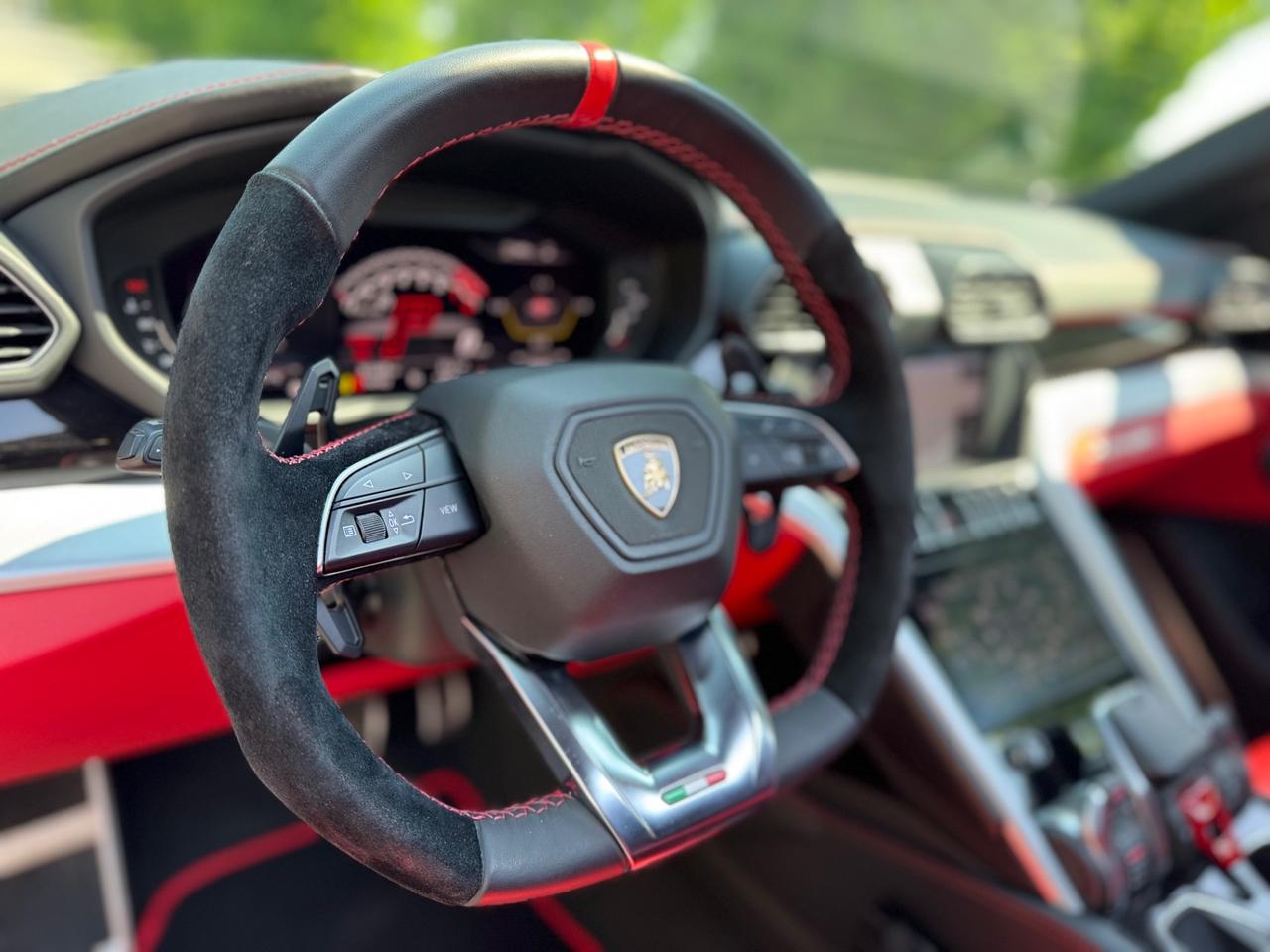 Lamborghini Urus 4.0 V8 650cv Total Black Permute