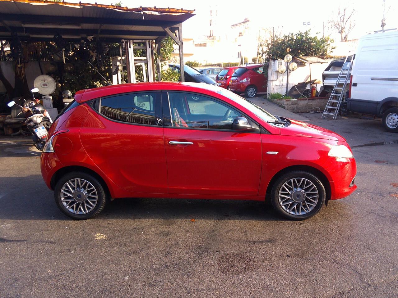 Lancia Ypsilon 1.3 MJT 16V 95 CV 5 porte S&S Silver 11