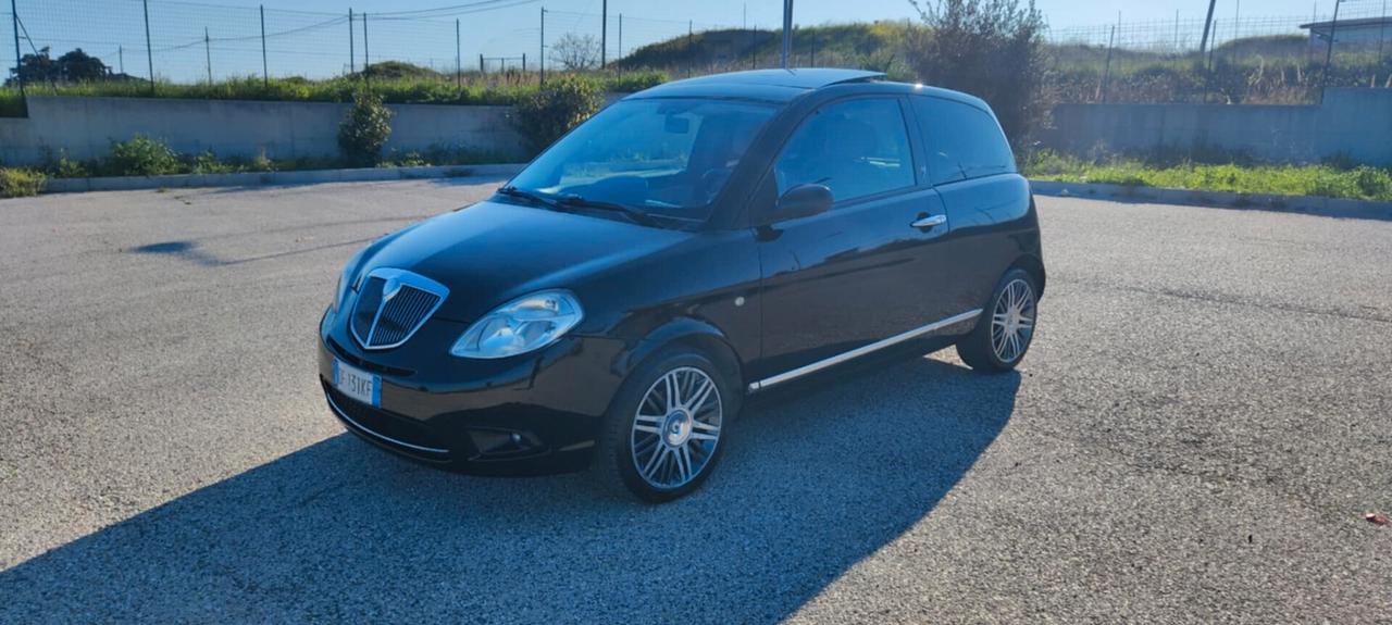 Lancia Ypsilon 1.3 Multijet 16V Momo Design