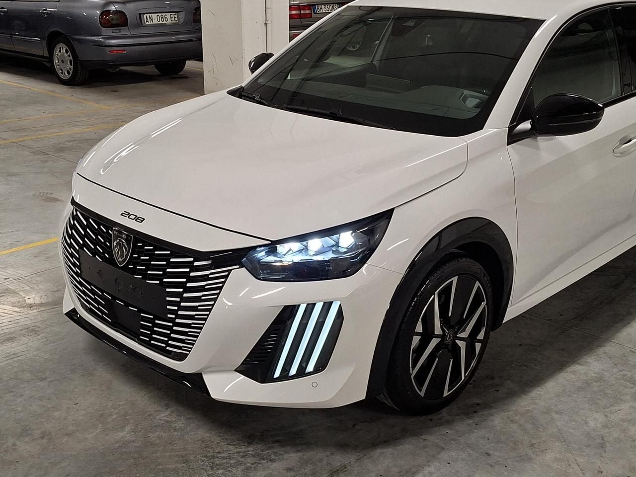 Peugeot 208 1200 mhev Hybrid 101CV GT e-DCS6 Km.0