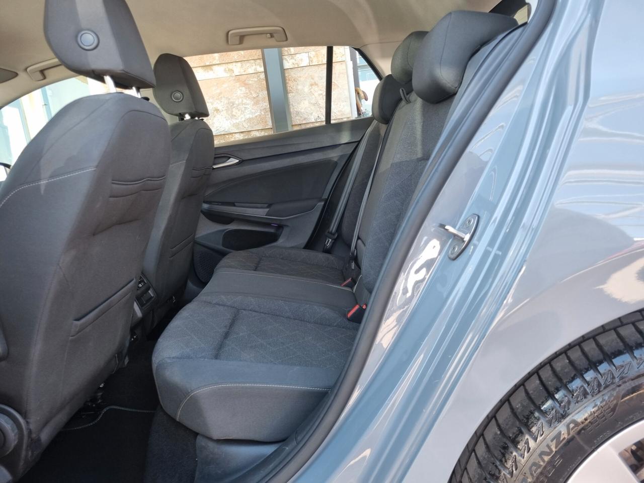Volkswagen Golf VIII 1.0 etsi evo Life 110cv dsg