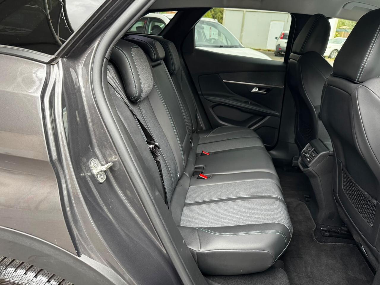 Peugeot 3008 BlueHDi 130 S&S EAT8 Allure