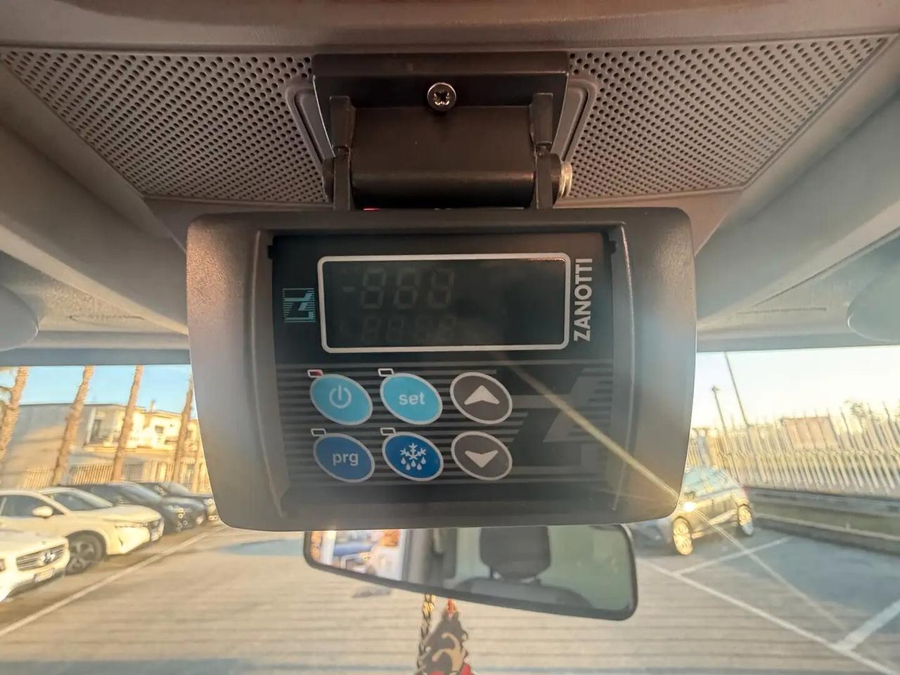 Renault Master 35Q. 145cv FRCX-20 CON GANCIERA A TRE VIE