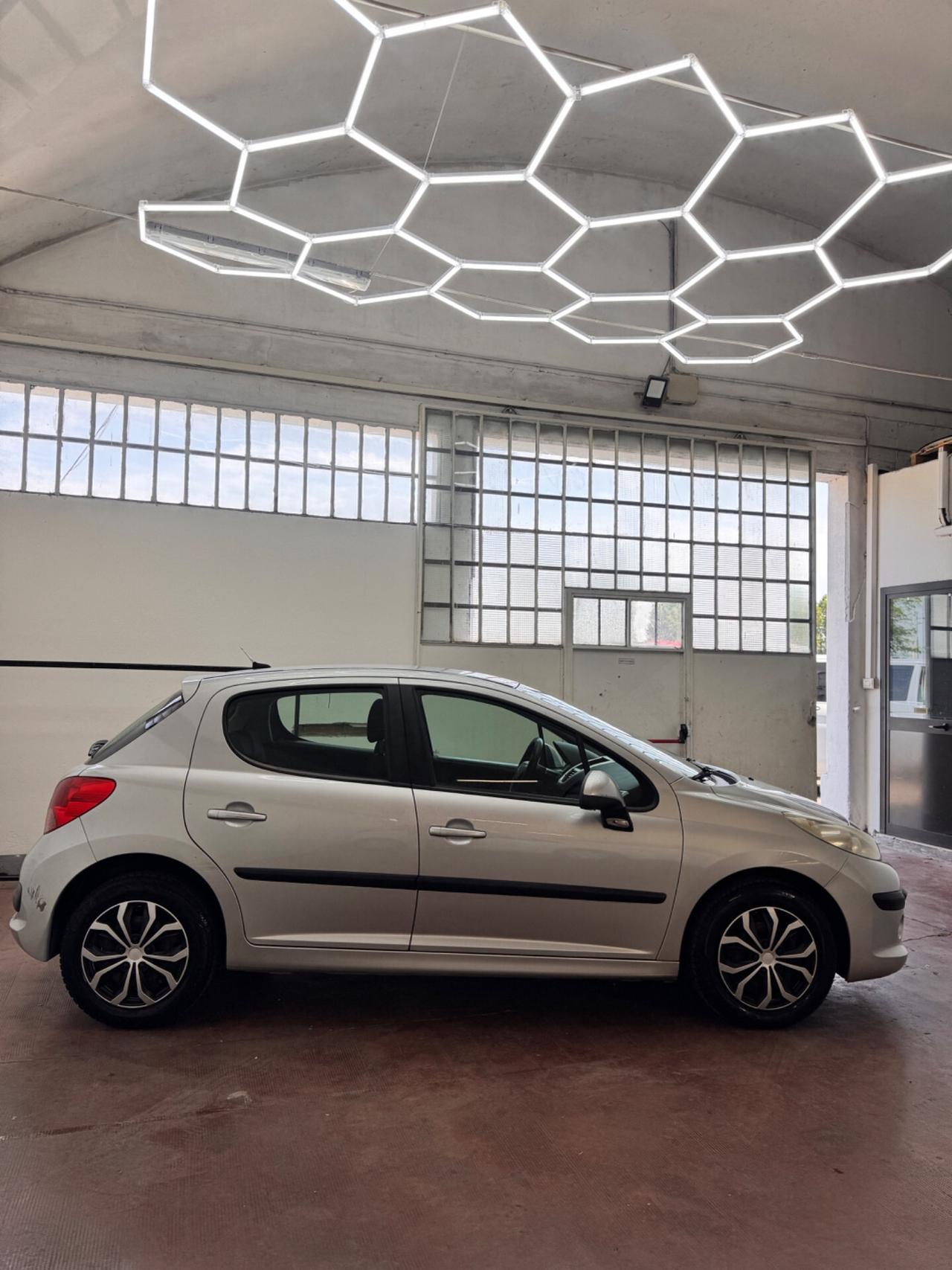 Peugeot 207 1.4 8V 75CV 5p. Neopatentati