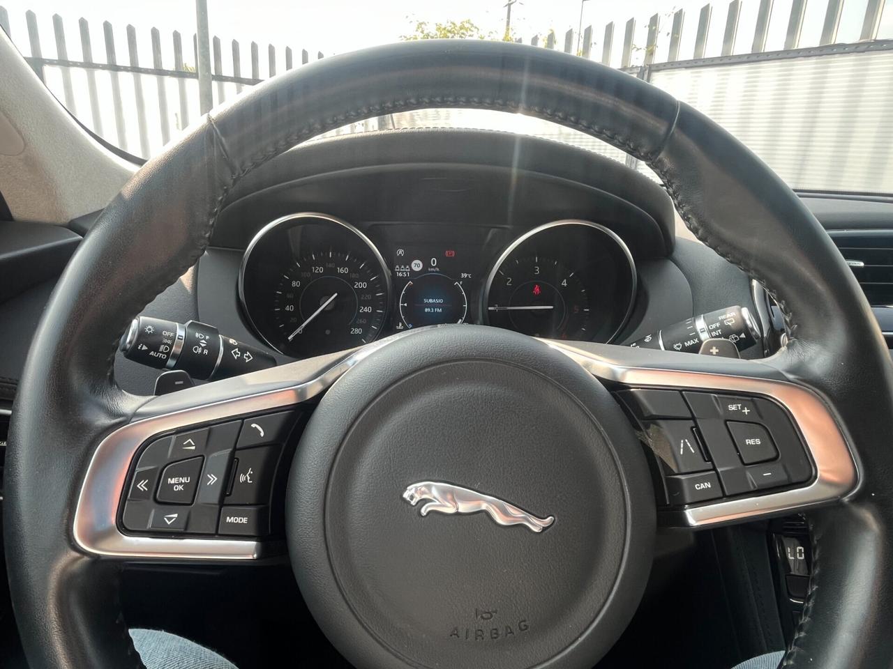 Jaguar F-Pace 2.0 D 180 CV AWD aut. Prestige