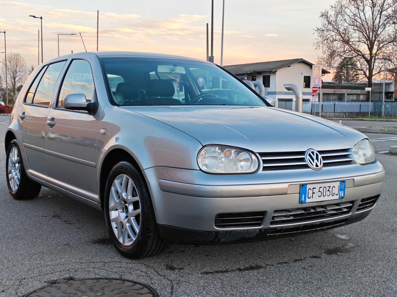Volkswagen Golf 1.6 BENZINA 105cv Highline