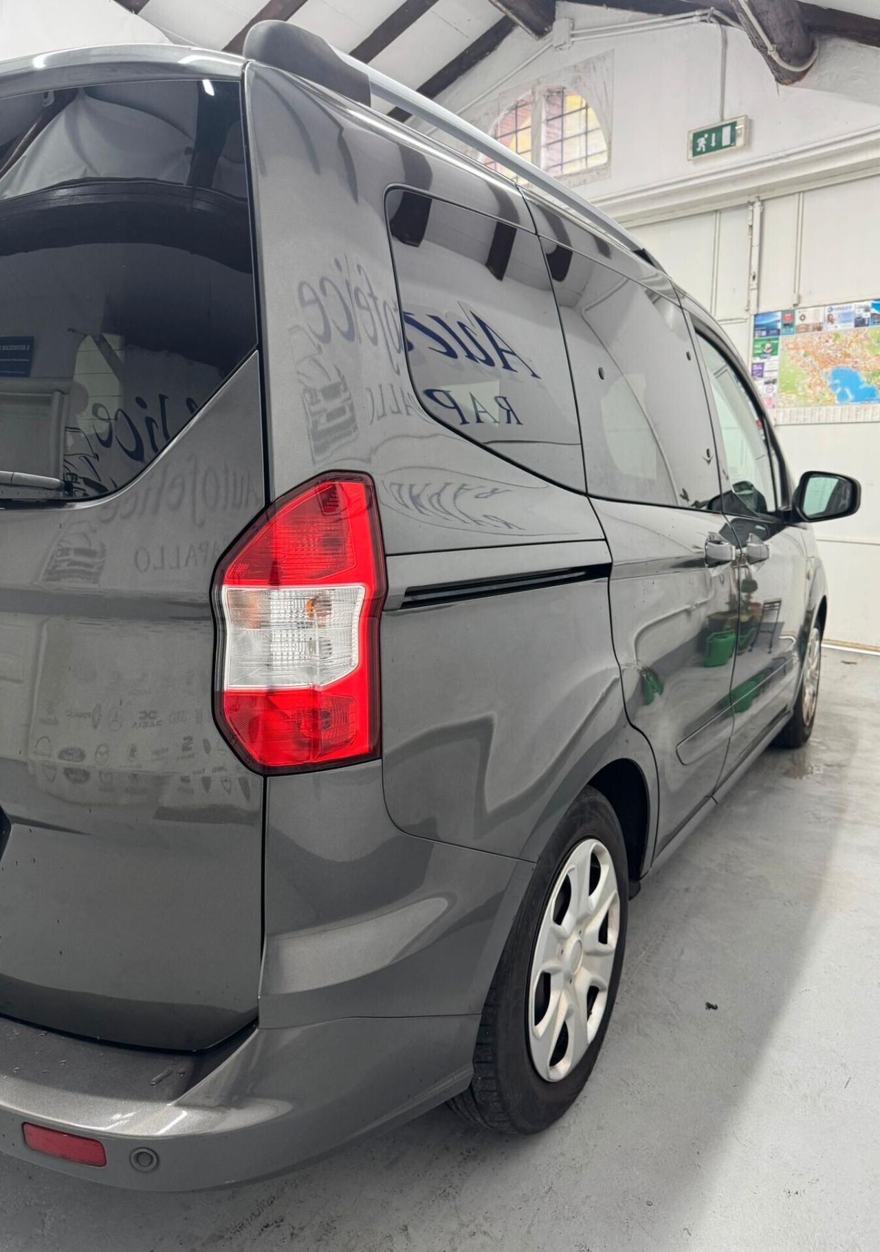 Ford Tourneo Courier 1.5 TDCI 75 CV Sport