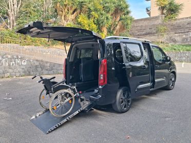Toyota Proace Pianale ribassato con rampa disabili in carrozzina