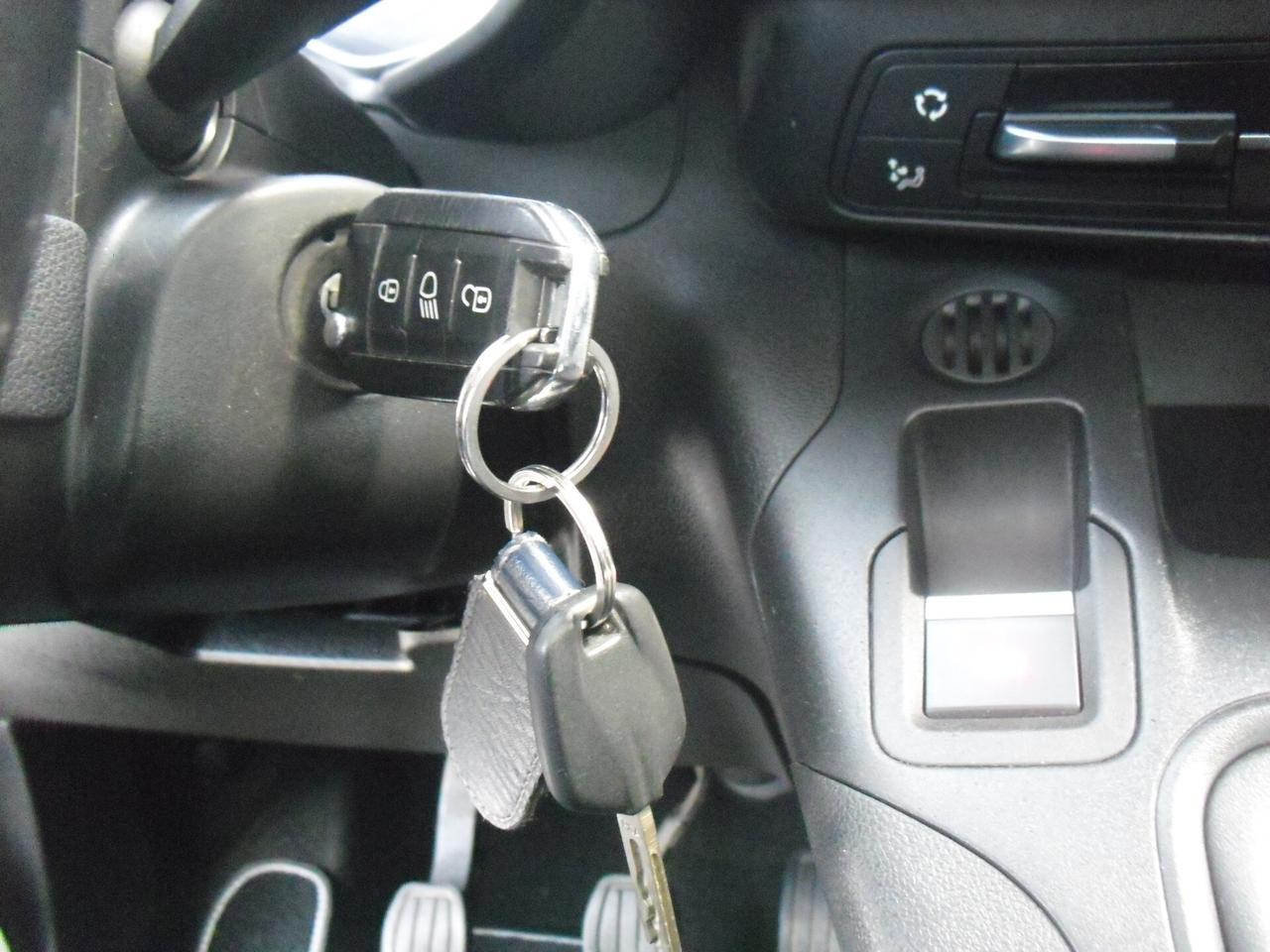 Citroen Berlingo BlueHDi 100 M Shine, full opt, ottime condizioni!!