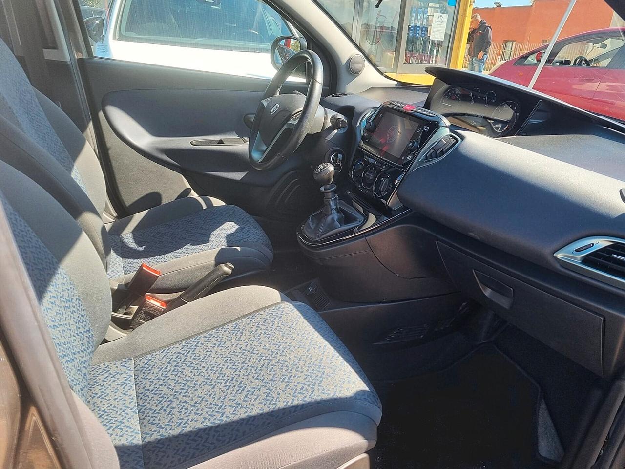 Lancia Ypsilon 1.0 FireFly 5 porte S&S Hybrid Gold