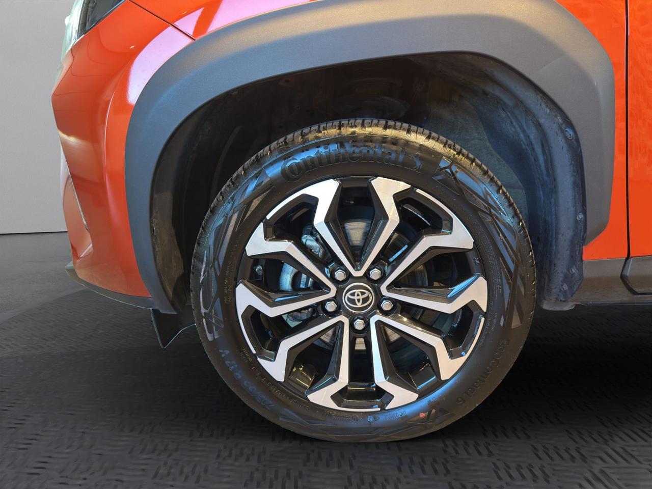 Toyota Yaris Cross 1.5h Orange Edition fwd 116cv