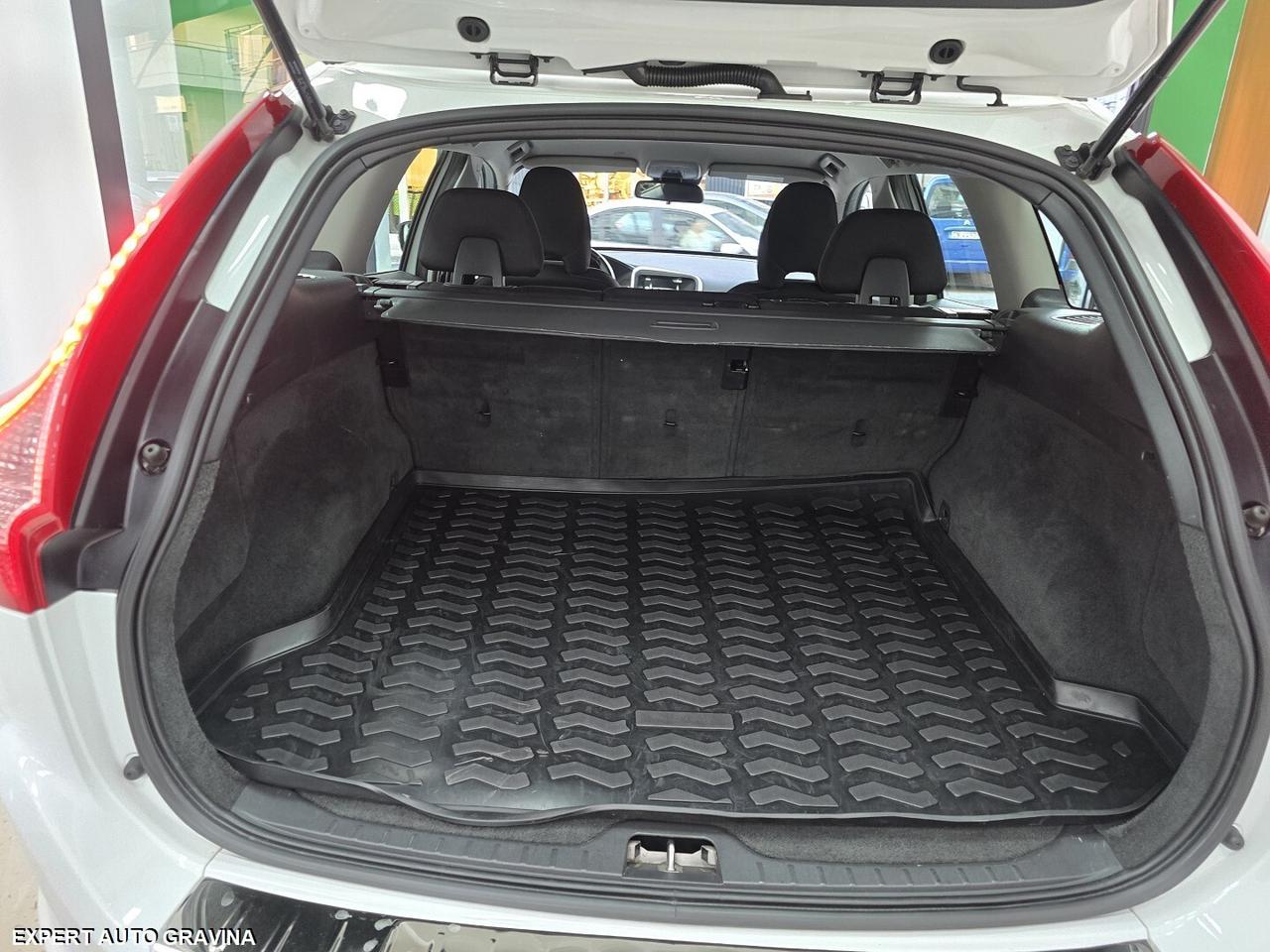 VOLVO XC60 2015 CAMBIO MANUALE 2.0 181cv PARI NUOV