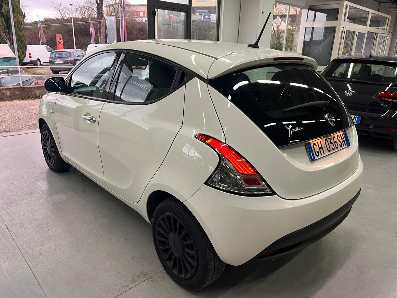 Lancia Ypsilon 1.0 FireFly 5 porte S&S Hybrid Ecochic Silver