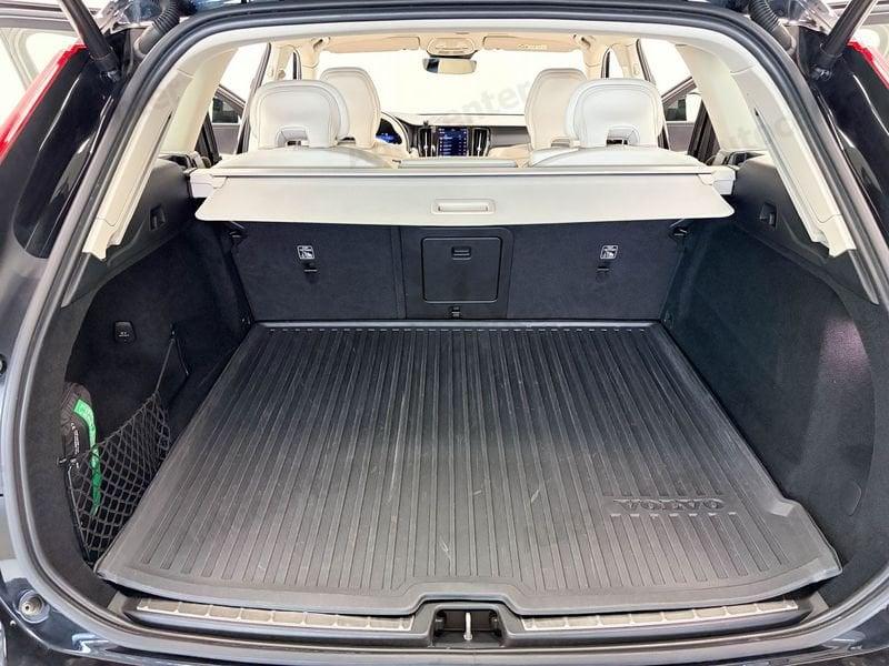Volvo XC60 XC60 B4 (d) 197CV AWD AUT PLUS DARK