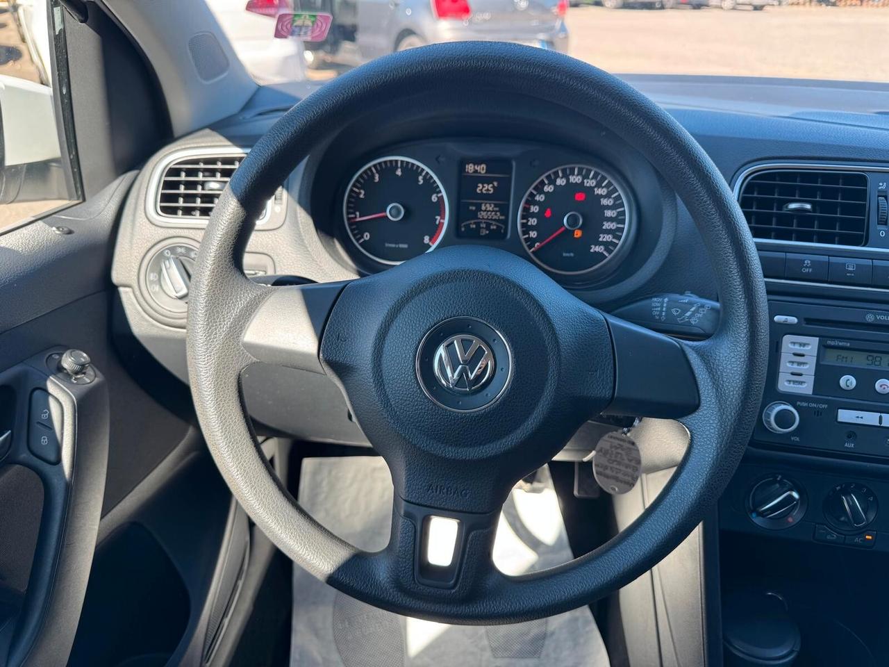 Volkswagen Polo 1.4 BENZ 5P COMFORTLINE 2011
