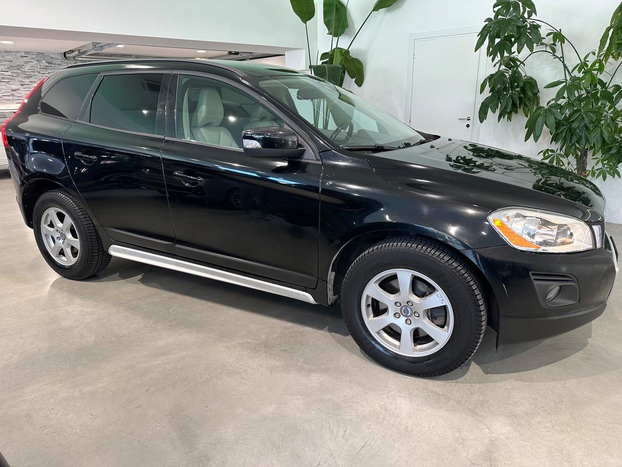 Volvo XC 60 2.4 D 175 CV FWD Geartronic Momentum