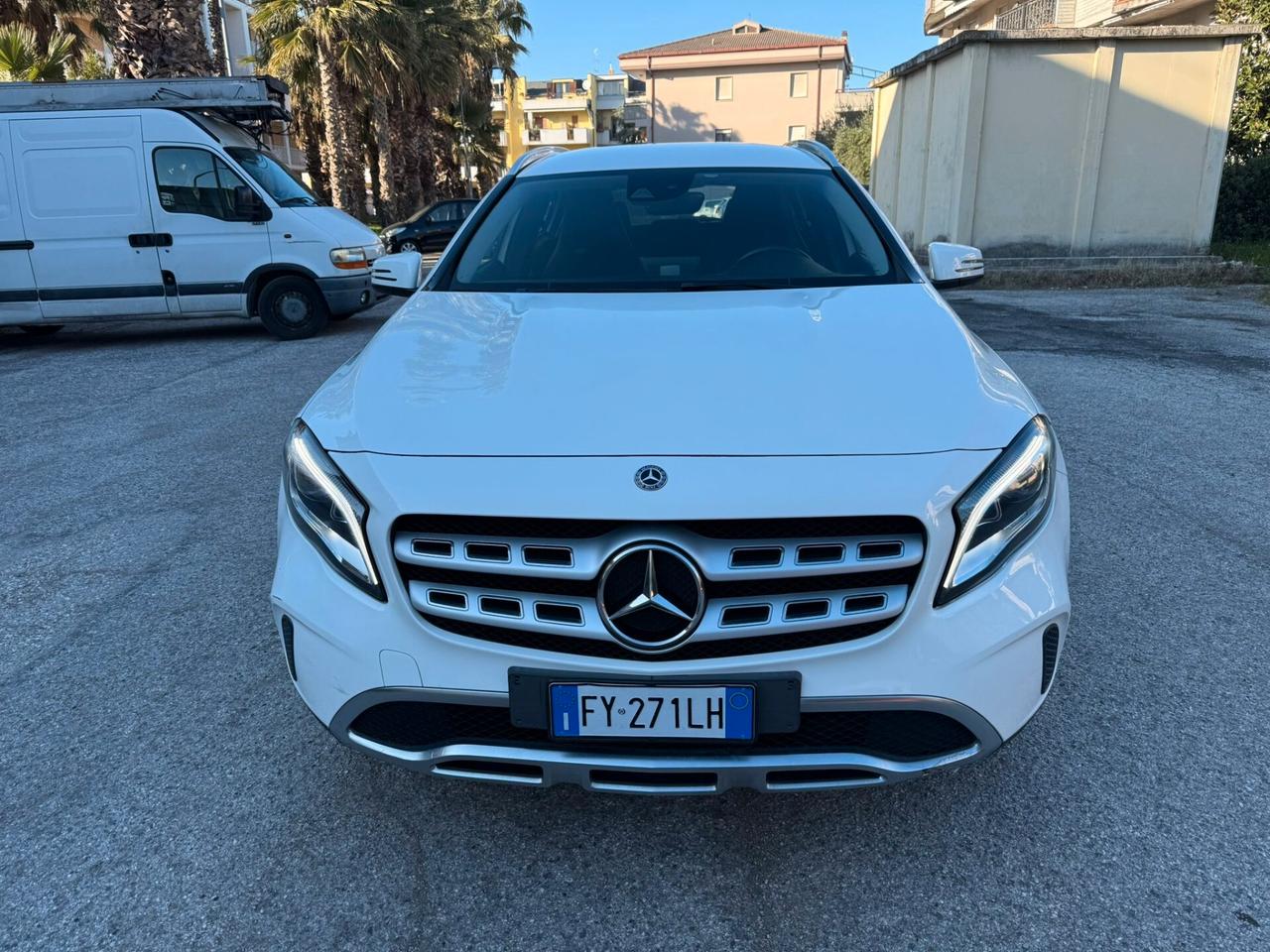 MERCEDES GLA 180 PREMIUM AUTO MY14 5P