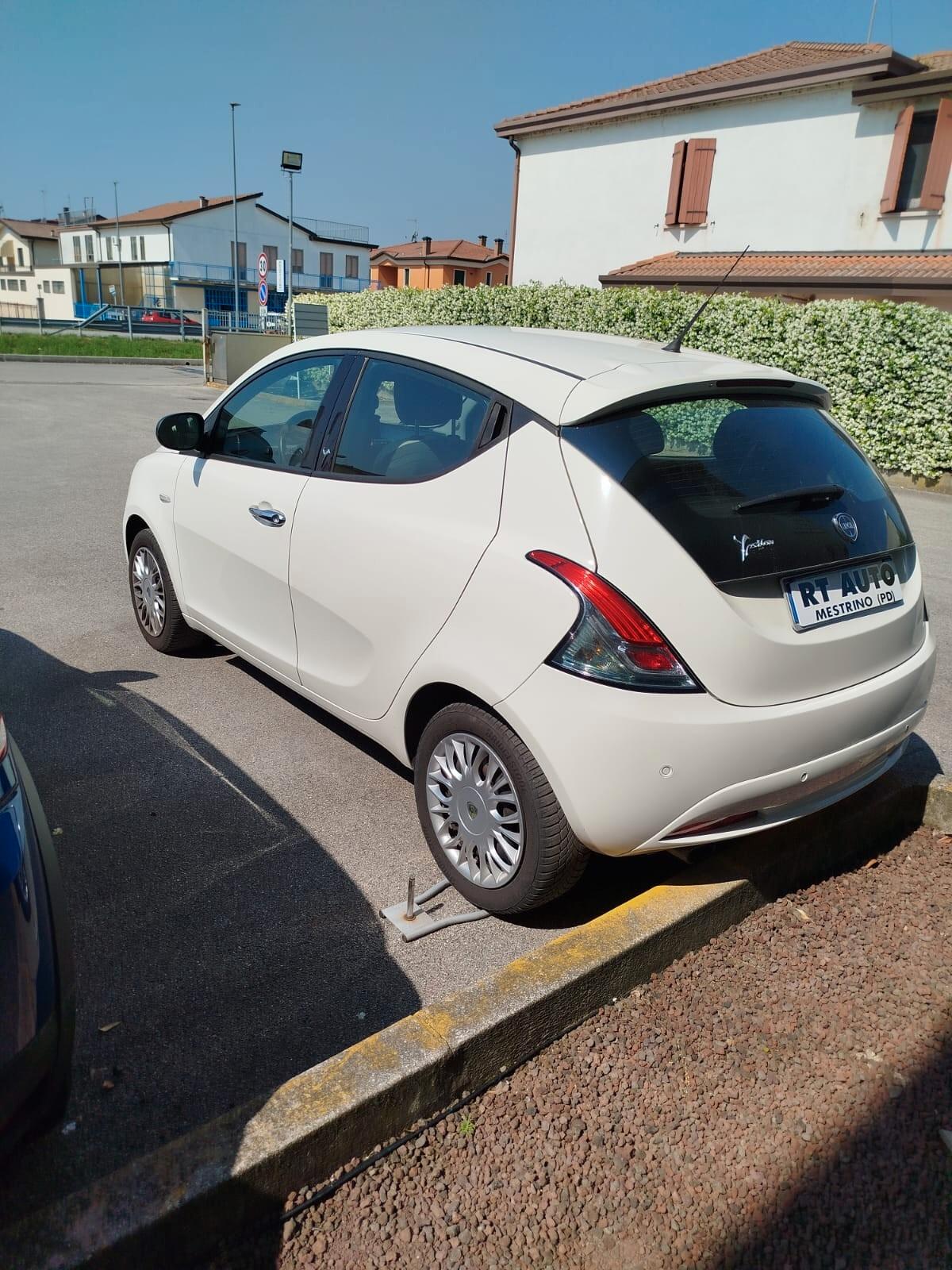 Lancia Ypsilon 1.2 69 CV 5 porte Gold