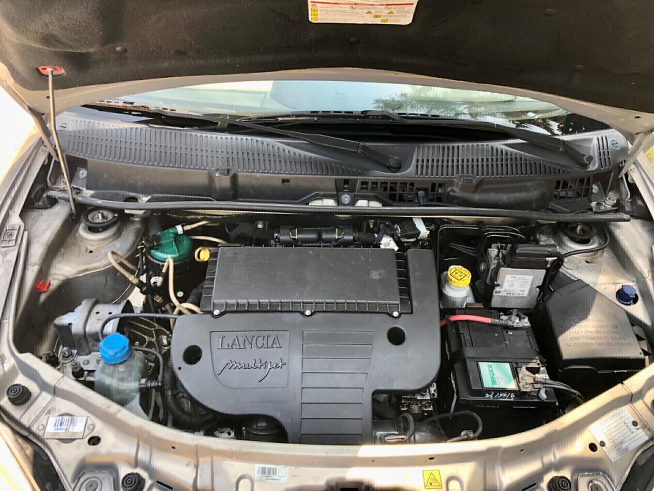 Lancia Ypsilon 1.3 MULTIJET 90 CV Sport MomoDesign