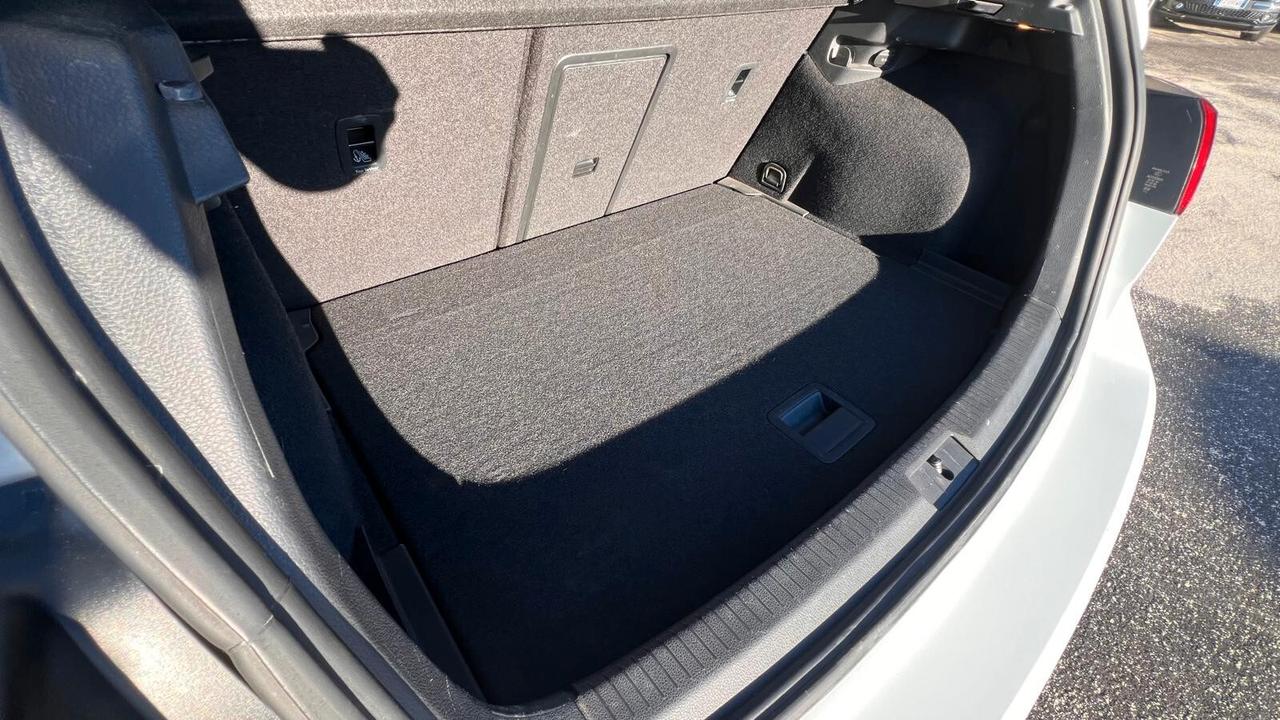 Volkswagen Golf 1.6 TDI 115 CV DSG 5p R-LINE